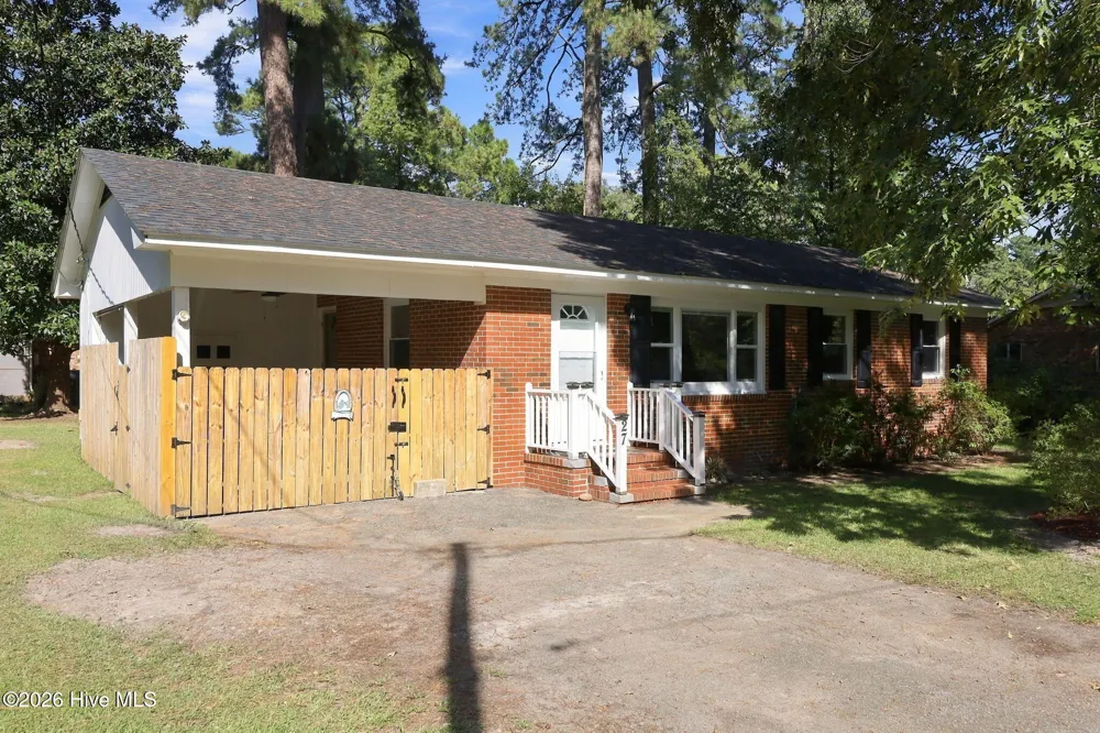 27 Croatan Avenue Bath, NC 27808