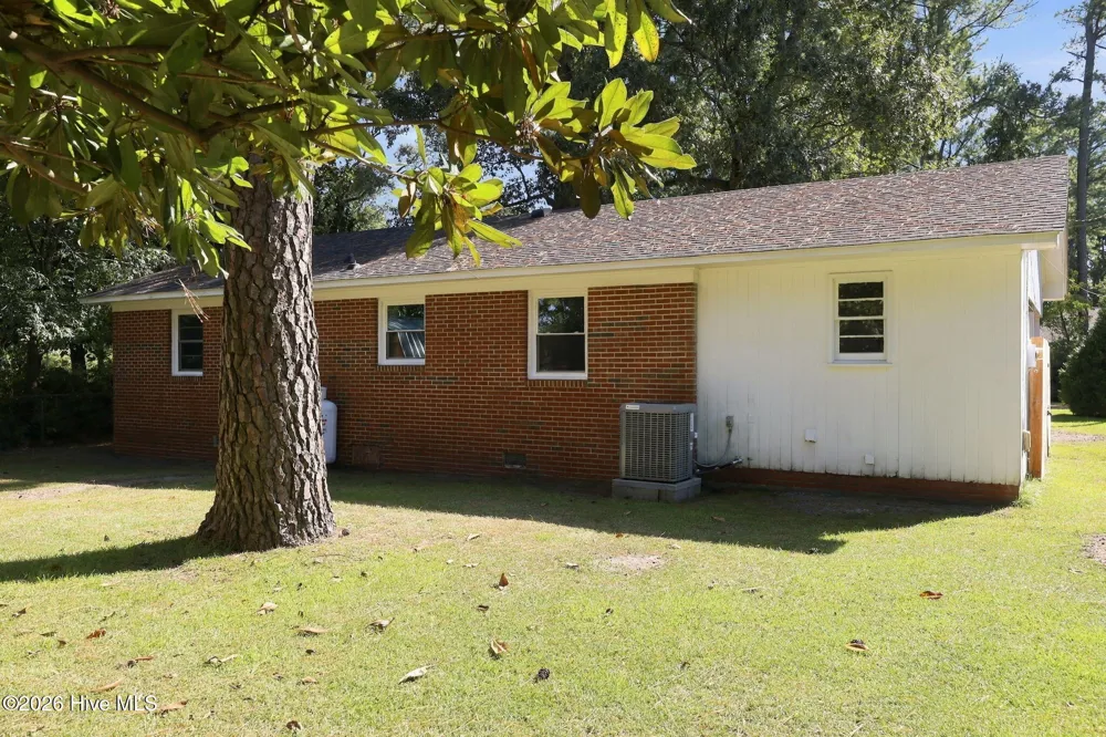 27 Croatan Avenue Bath, NC 27808