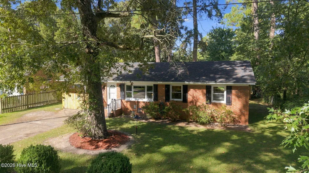 27 Croatan Avenue Bath, NC 27808