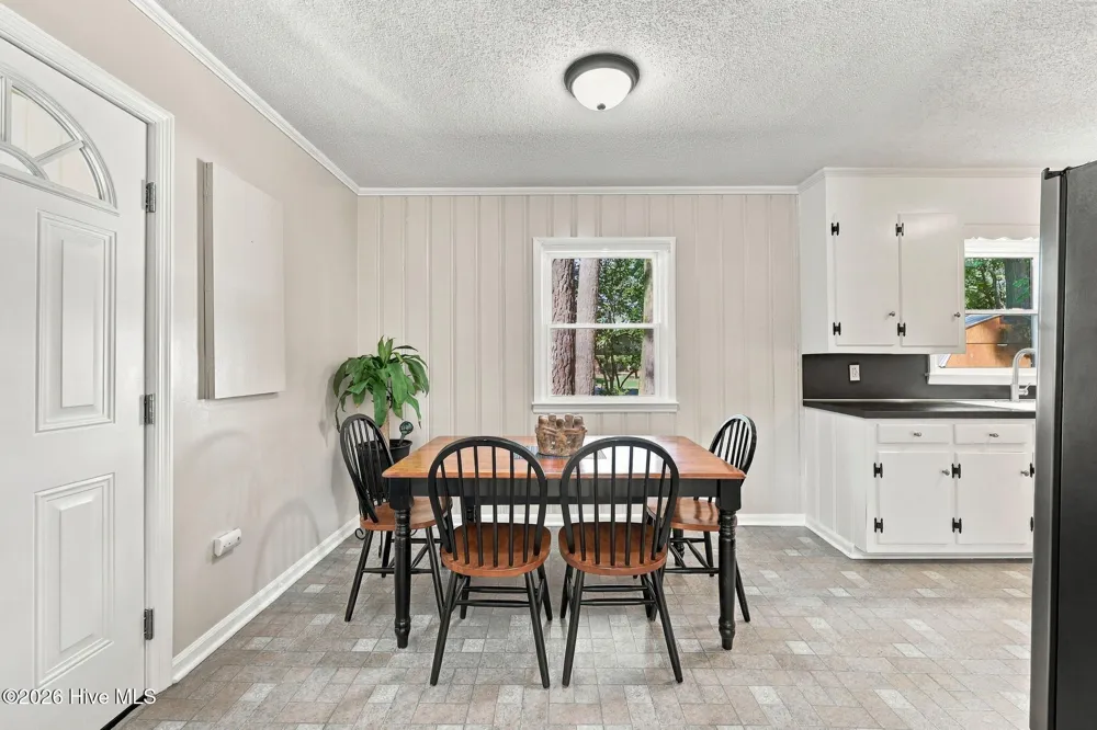 27 Croatan Avenue Bath, NC 27808