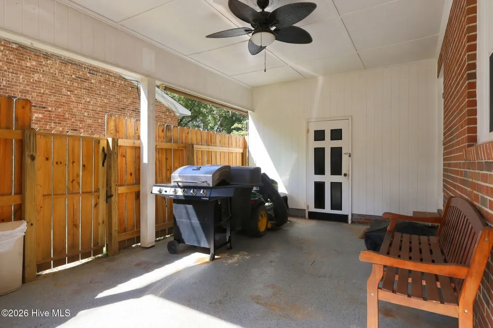 27 Croatan Avenue Bath, NC 27808