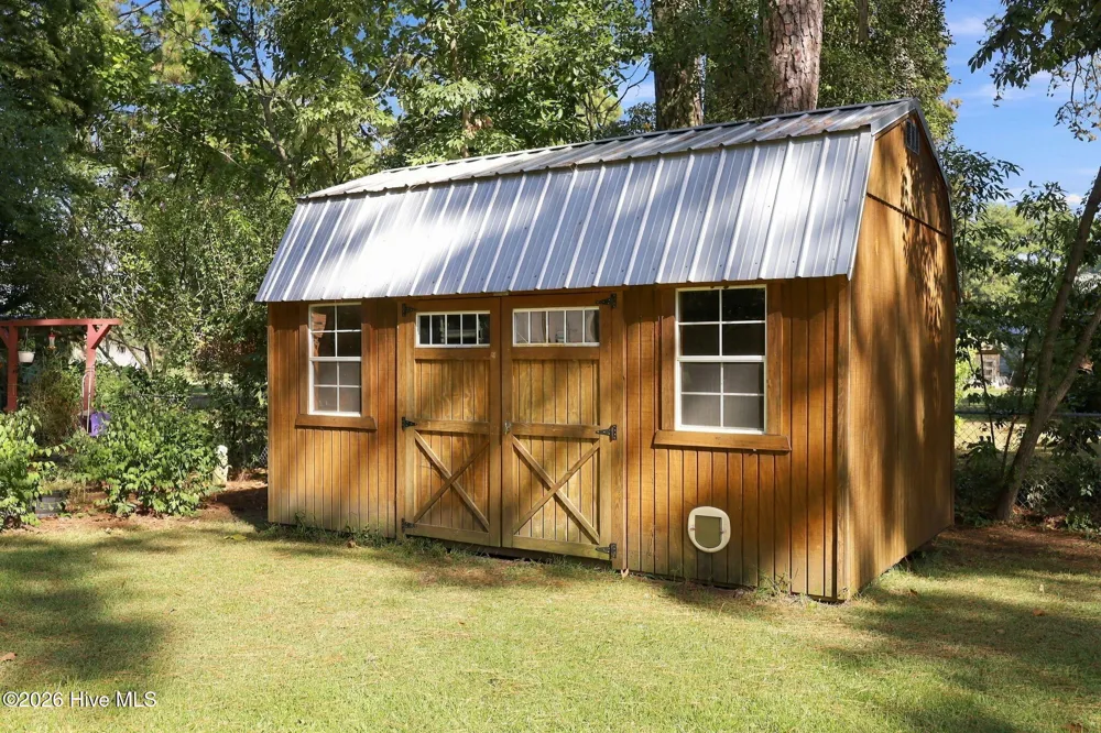 27 Croatan Avenue Bath, NC 27808