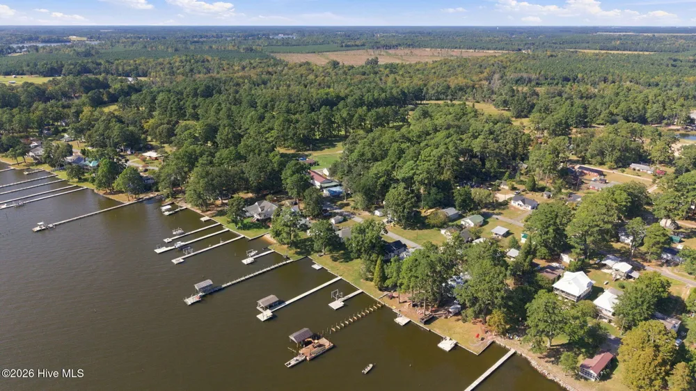 27 Croatan Avenue Bath, NC 27808