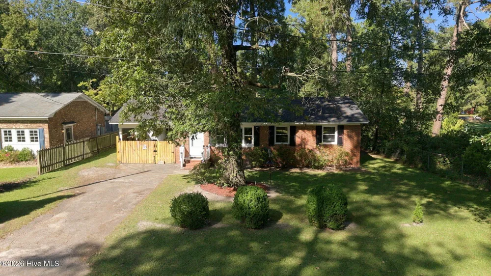 27 Croatan Avenue Bath, NC 27808