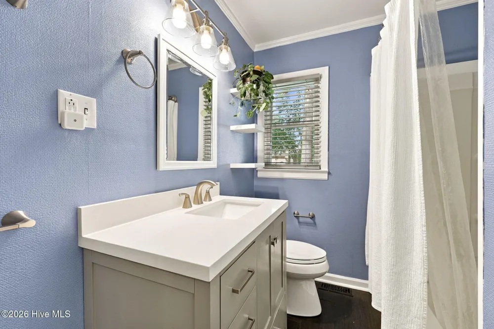 27 Croatan Avenue Bath, NC 27808