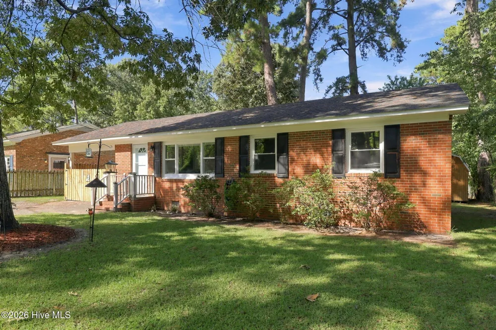 27 Croatan Avenue Bath, NC 27808