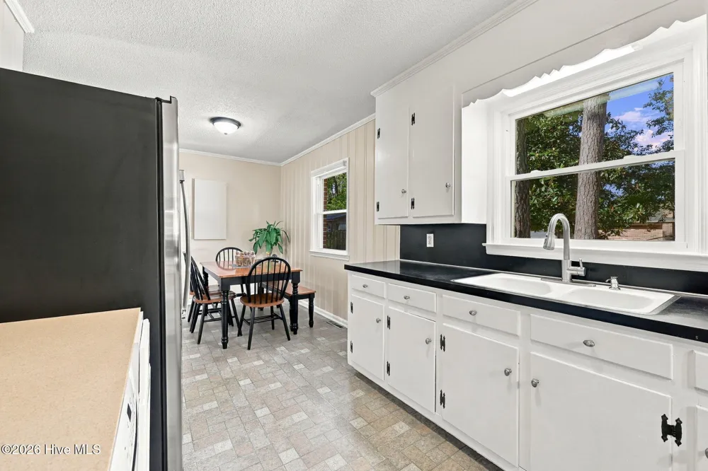 27 Croatan Avenue Bath, NC 27808