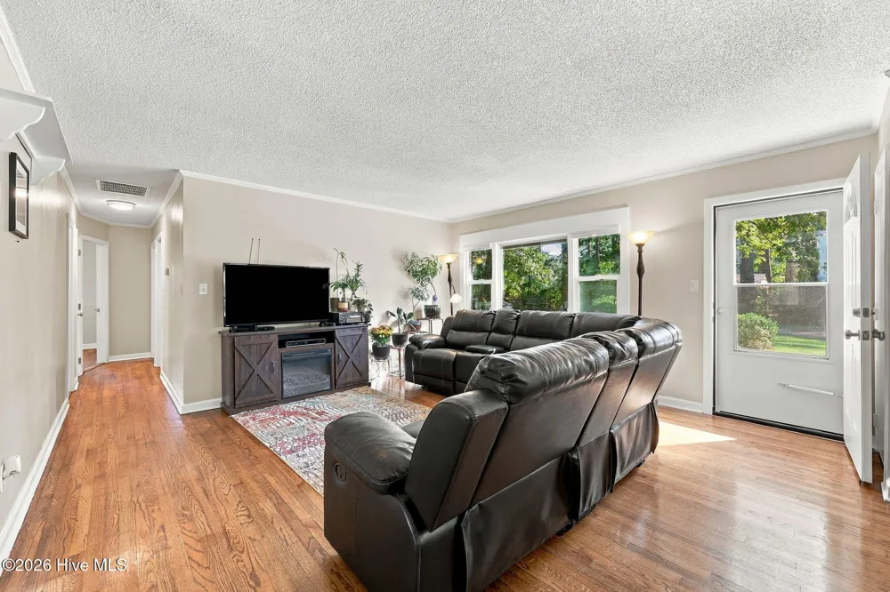 27 Croatan Avenue Bath, NC 27808