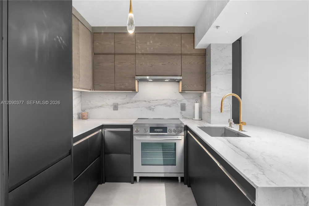 1800 Sunset Harbour Dr #2105 Miami Beach, FL 33139