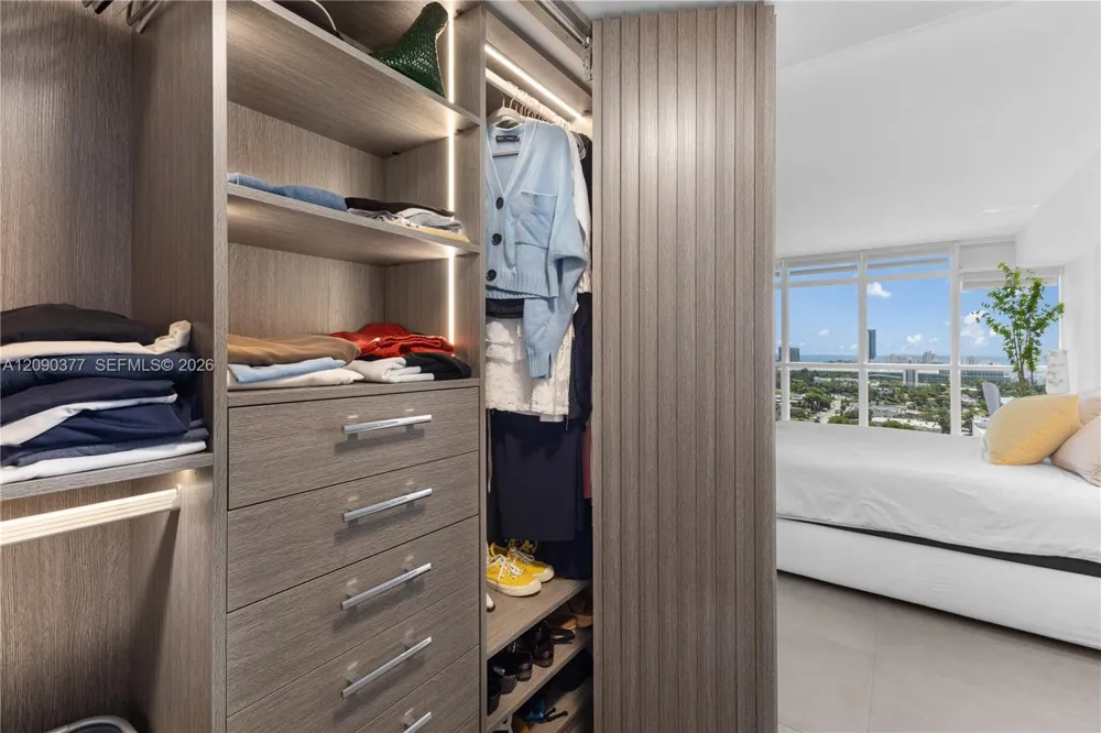 1800 Sunset Harbour Dr #2105 Miami Beach, FL 33139