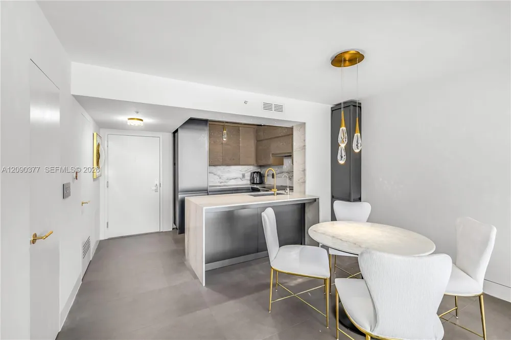 1800 Sunset Harbour Dr #2105 Miami Beach, FL 33139