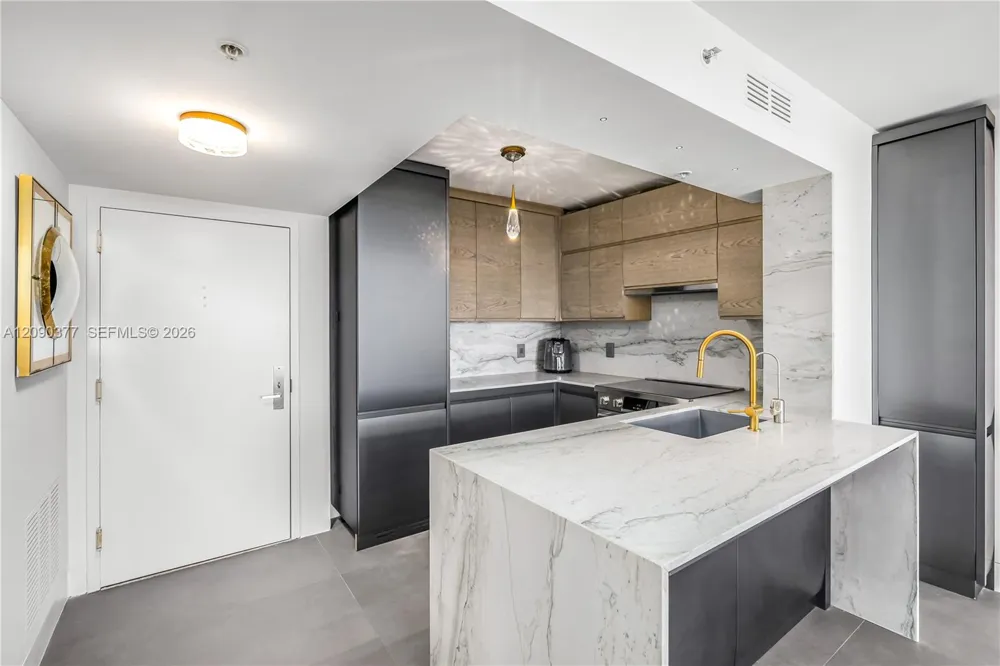 1800 Sunset Harbour Dr #2105 Miami Beach, FL 33139