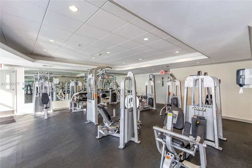 1800 Sunset Harbour Dr #2105 Miami Beach, FL 33139