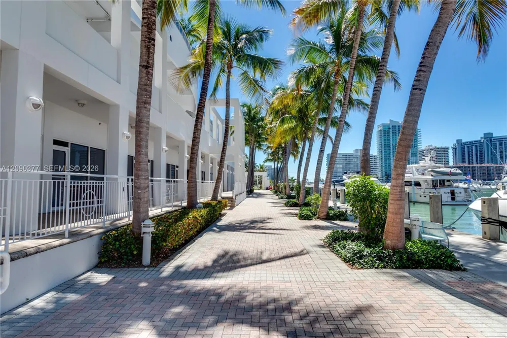 1800 Sunset Harbour Dr #2105 Miami Beach, FL 33139