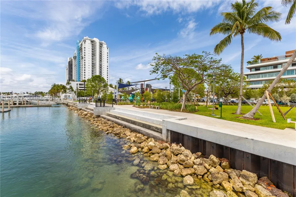1800 Sunset Harbour Dr #2105 Miami Beach, FL 33139