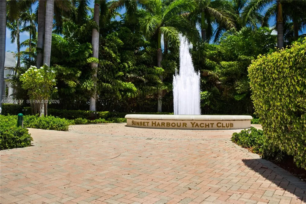 1800 Sunset Harbour Dr #2105 Miami Beach, FL 33139
