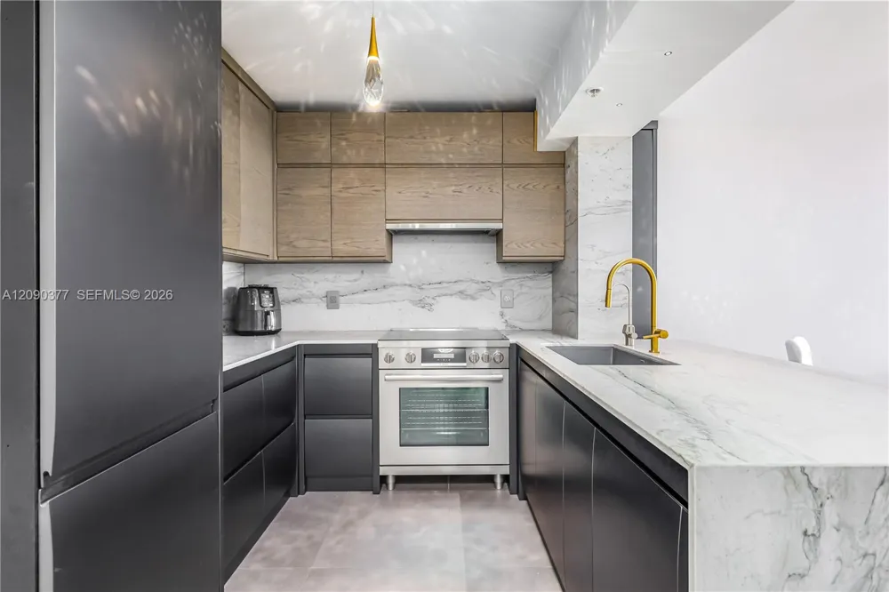 1800 Sunset Harbour Dr #2105 Miami Beach, FL 33139