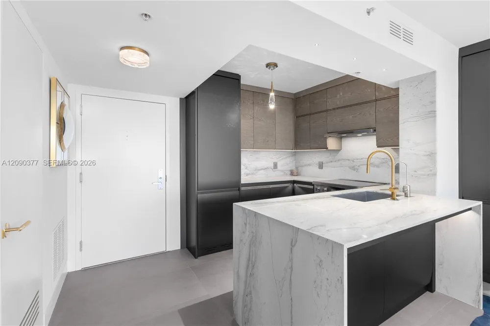 1800 Sunset Harbour Dr #2105 Miami Beach, FL 33139