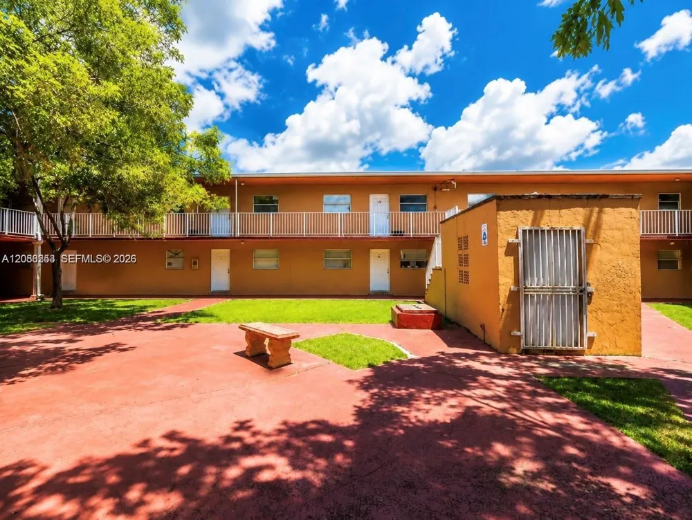 1245 W 24th St #219 Hialeah, FL 33010