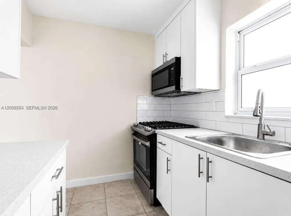 1245 W 24th St #219 Hialeah, FL 33010