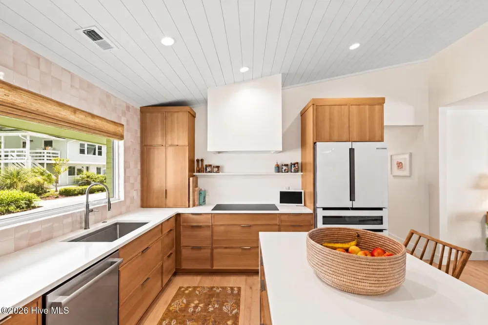 21 Island Drive Wrightsville Beach, NC 28480