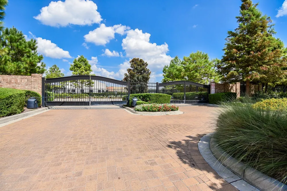 10606 Centre Shadows Drive Houston, TX 77043