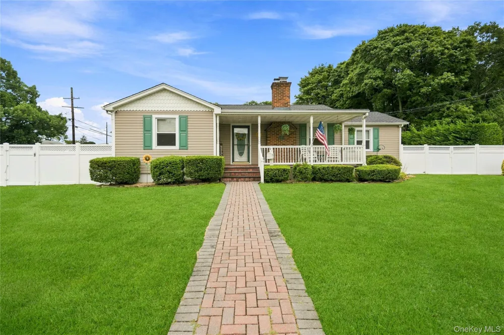 494 Putnam Avenue Lindenhurst, NY 11757
