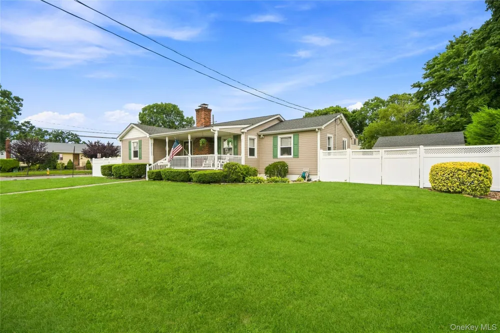 494 Putnam Avenue Lindenhurst, NY 11757