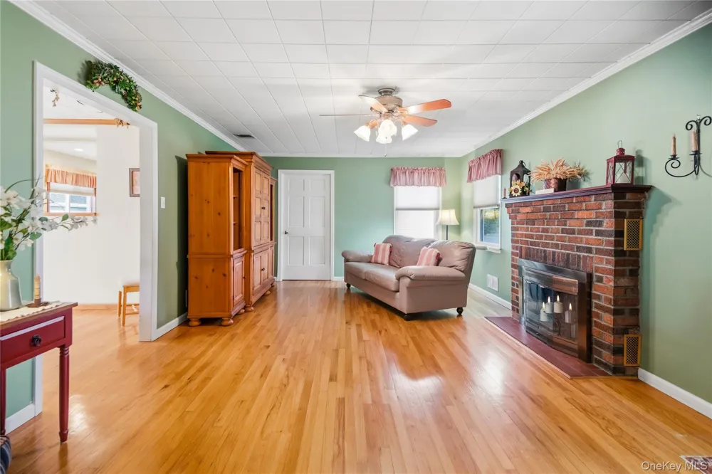 494 Putnam Avenue Lindenhurst, NY 11757