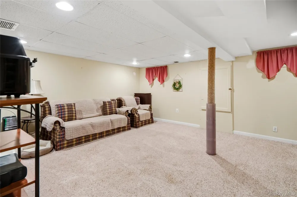 494 Putnam Avenue Lindenhurst, NY 11757