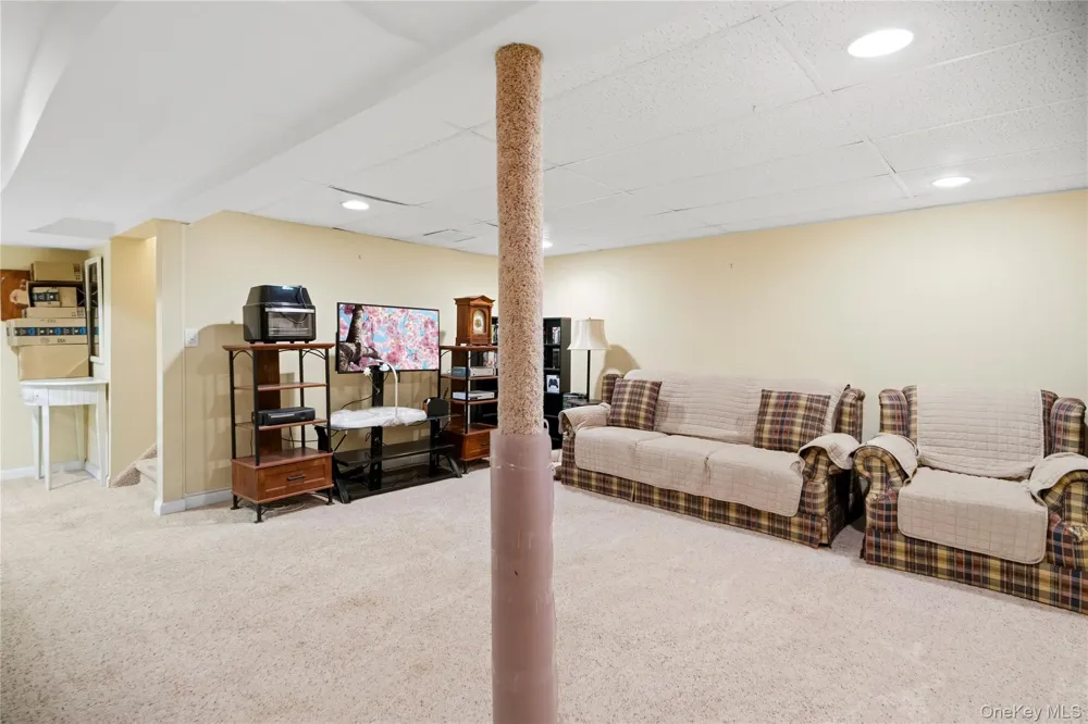 494 Putnam Avenue Lindenhurst, NY 11757