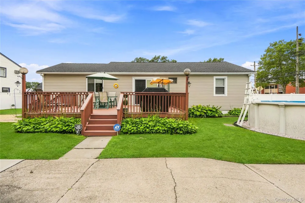494 Putnam Avenue Lindenhurst, NY 11757