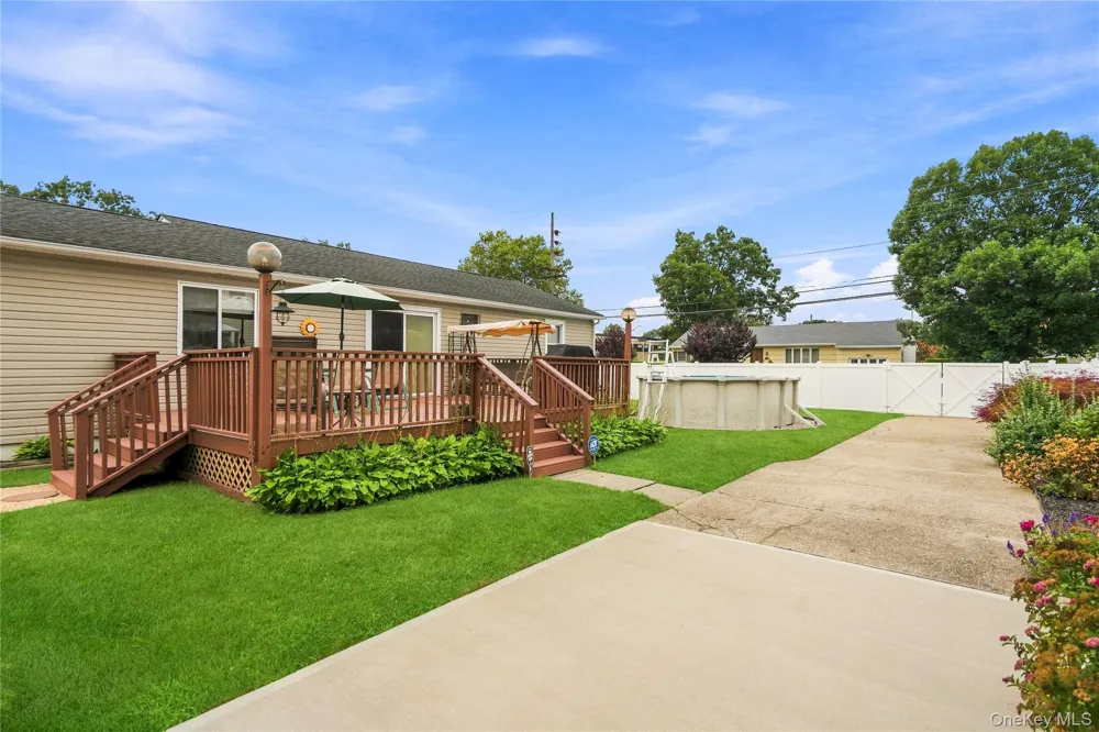 494 Putnam Avenue Lindenhurst, NY 11757