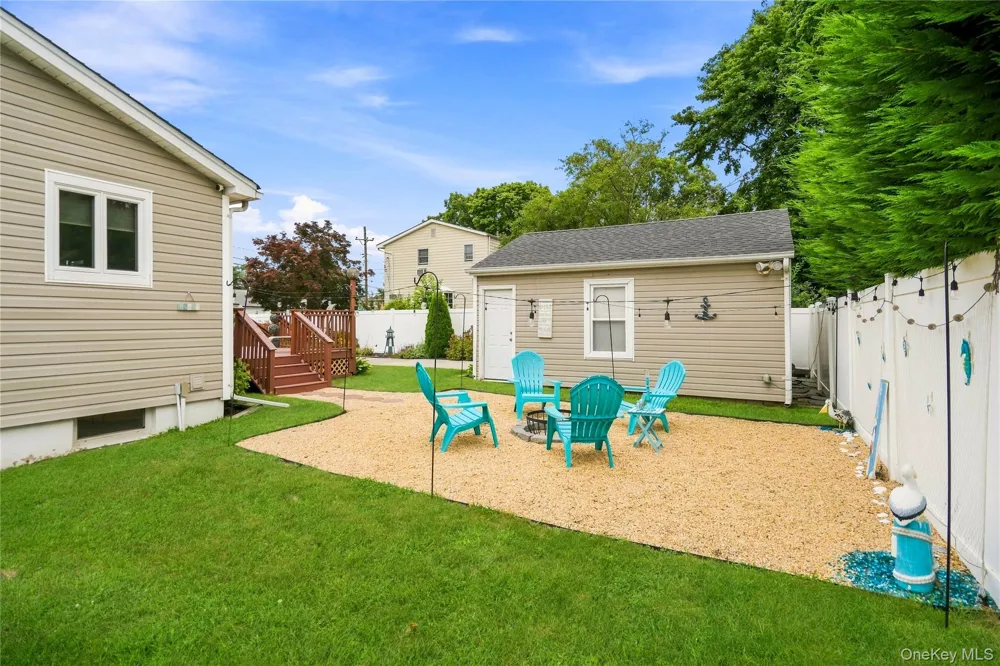 494 Putnam Avenue Lindenhurst, NY 11757