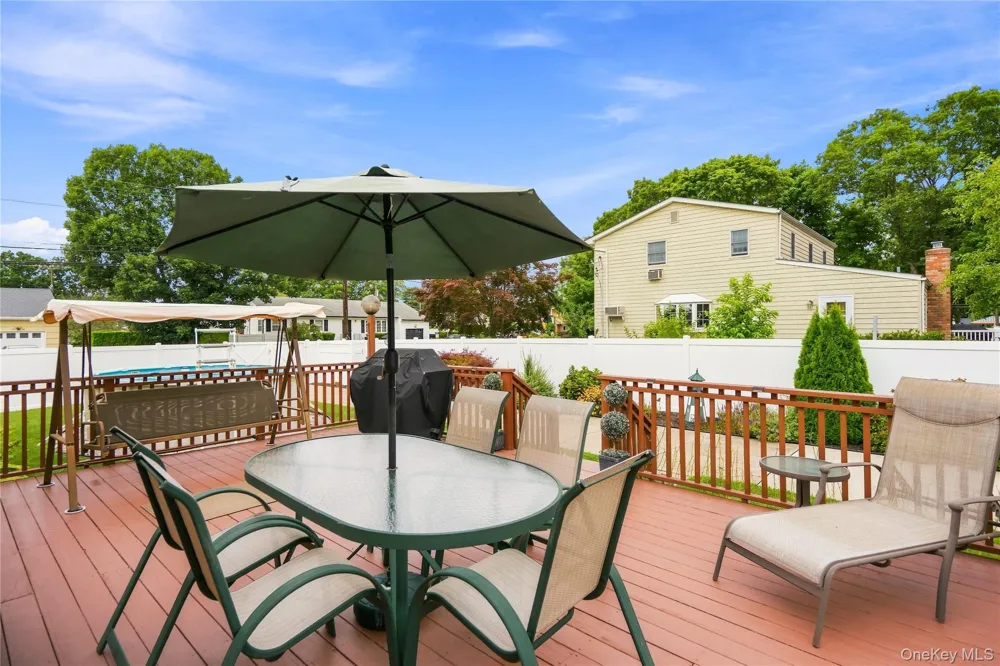 494 Putnam Avenue Lindenhurst, NY 11757