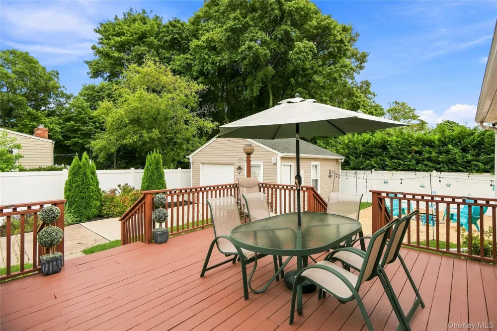 494 Putnam Avenue Lindenhurst, NY 11757