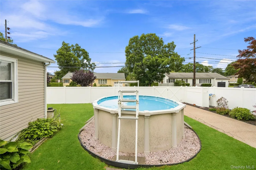 494 Putnam Avenue Lindenhurst, NY 11757