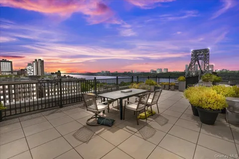40 Pinehurst Avenue #2D