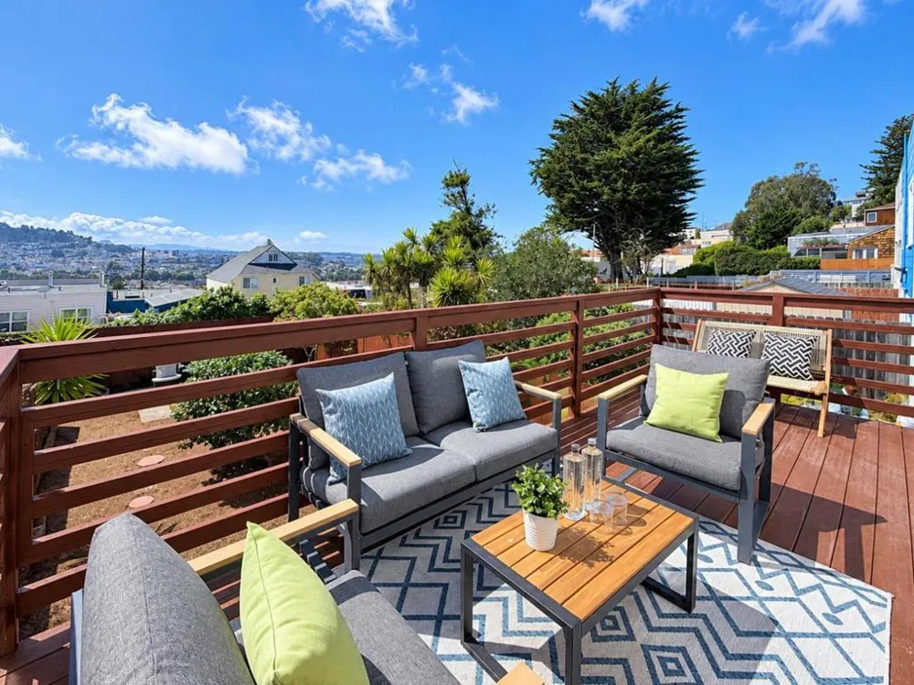 715 Lakeview Avenue San Francisco, CA 94112