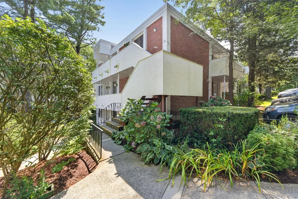 311 Tallwood Drive #311 Hartsdale, NY 10530