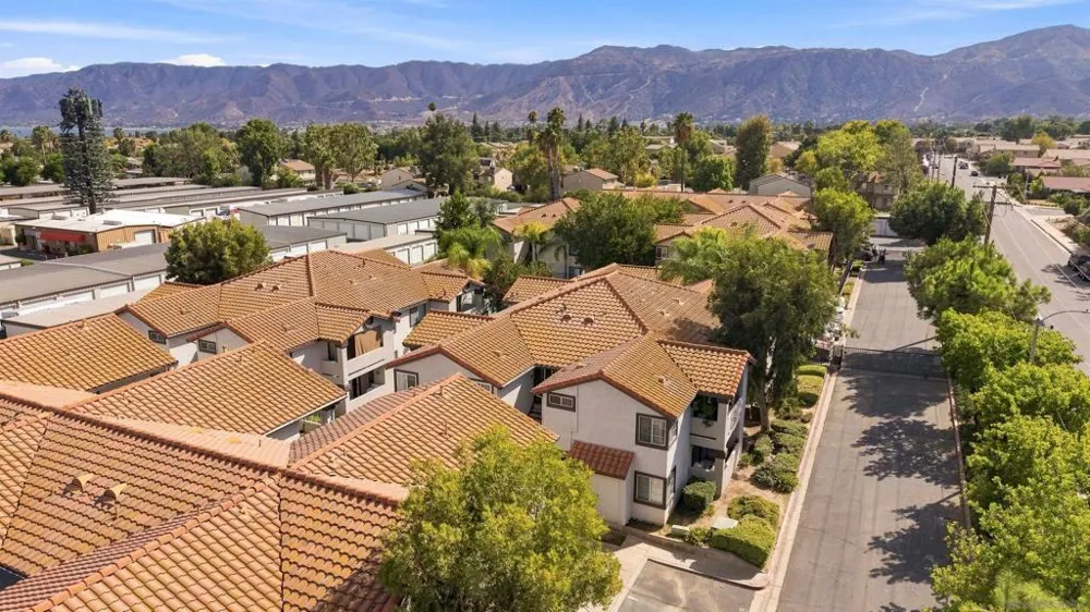 16377 Lakeshore Dr. #2F Lake Elsinore, CA 92530