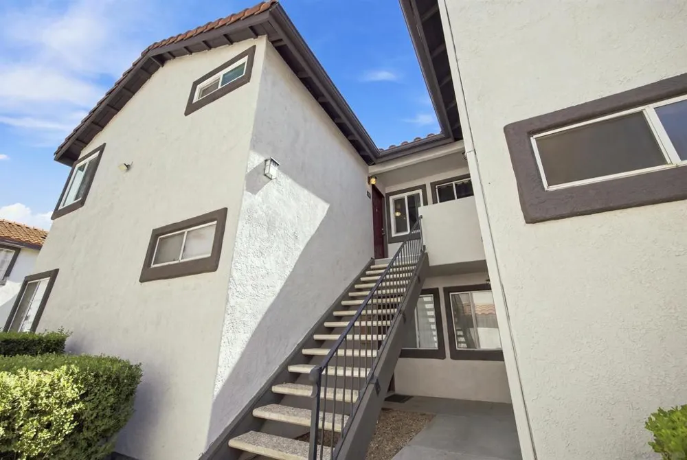 16377 Lakeshore Dr. #2F Lake Elsinore, CA 92530