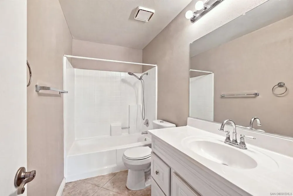 16377 Lakeshore Dr. #2F Lake Elsinore, CA 92530