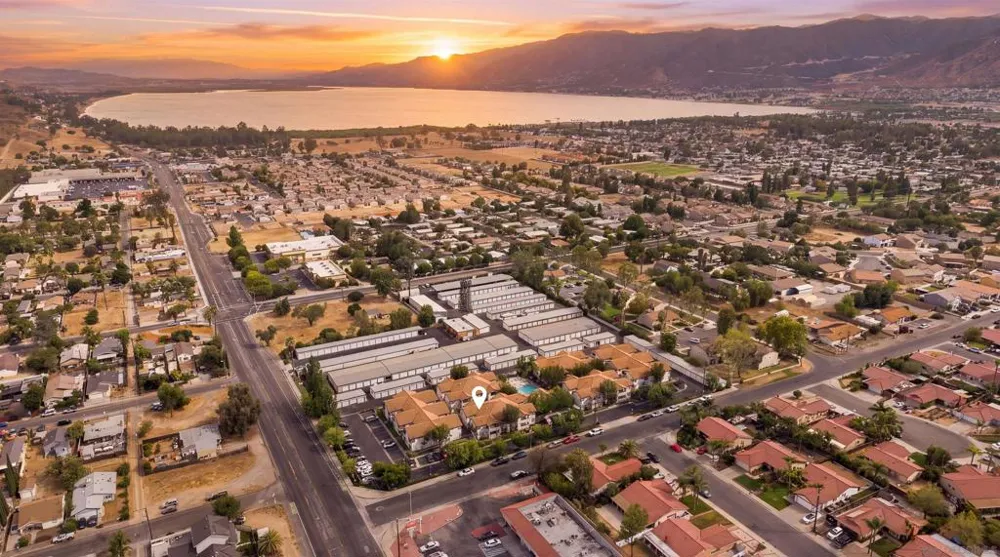 16377 Lakeshore Dr. #2F Lake Elsinore, CA 92530