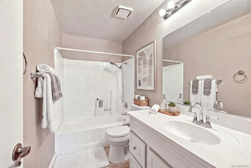 16377 Lakeshore Dr. #2F Lake Elsinore, CA 92530