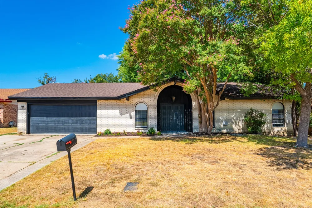 2105 Cottie Lane Arlington, TX 76010