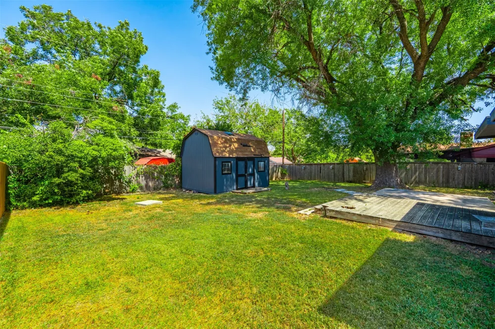 2105 Cottie Lane Arlington, TX 76010