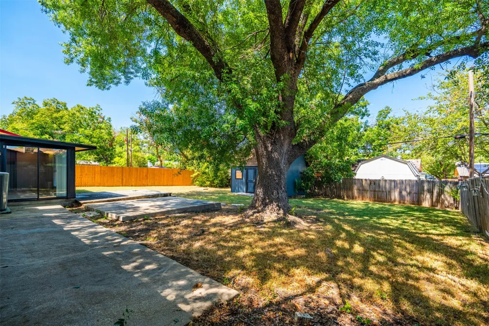 2105 Cottie Lane Arlington, TX 76010