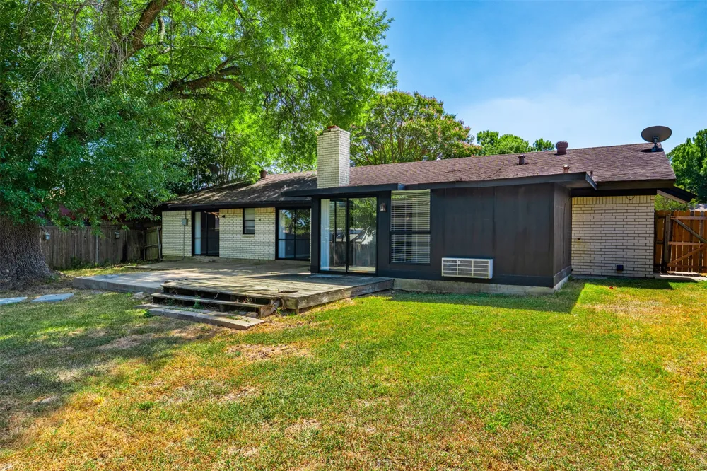 2105 Cottie Lane Arlington, TX 76010
