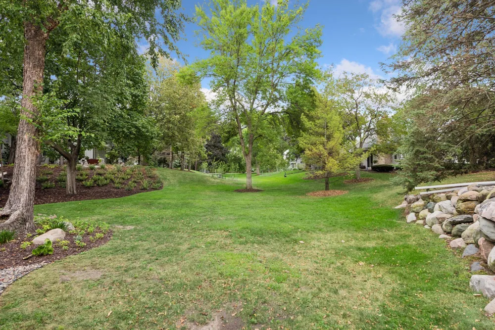 1138 Kingsley Circle Mendota Heights, MN 55118